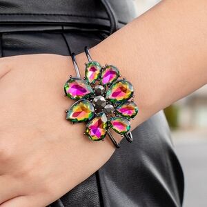 Paparazzi Bracelet ~ DAUNTLESS is More